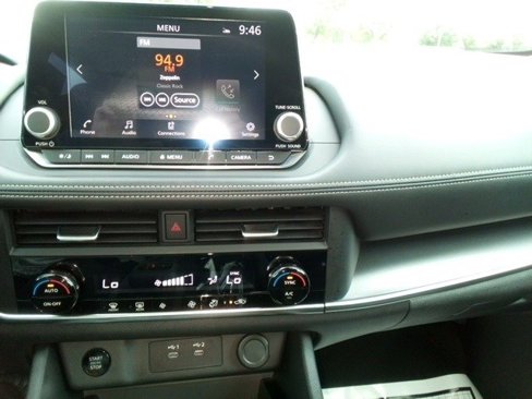 Used 2024 Nissan Rogue SV image 21