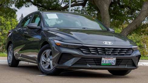 Used 2024 Hyundai Elantra SE image 2