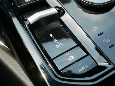 Used 2025 BMW 540i xDrive image 25