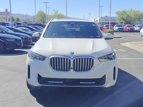 Used 2025 BMW X5 xDrive50e image 2