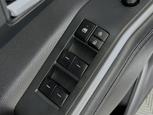 Used 2023 Toyota Highlander XLE image 12
