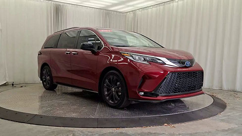 Used 2024 Toyota Sienna XSE image 5