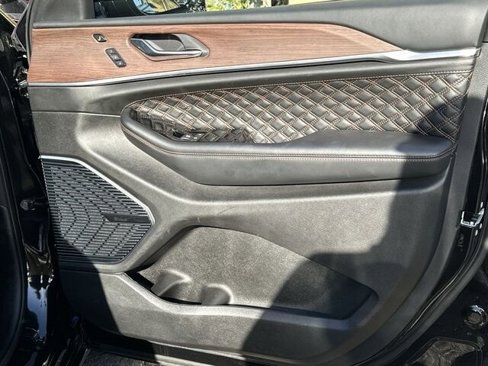 Used 2023 Jeep Grand Cherokee Summit w/ Advanced Protech Group IV image 25