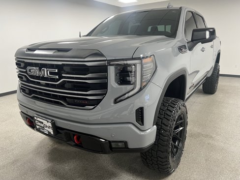 Used 2024 GMC Sierra 1500 AT4 w/ Technology Package image 5