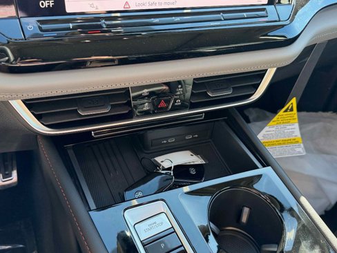 New 2025 Volkswagen Atlas Peak Edition SE image 20