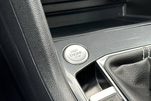 Used 2022 Volkswagen Tiguan SE image 24