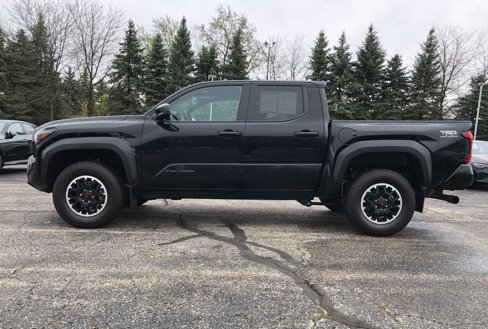 Used 2024 Toyota Tacoma TRD Off-Road image 7