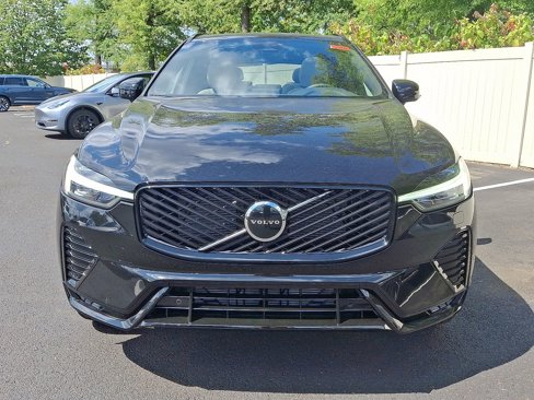 New 2026 Volvo XC60 B5 Core w/ Climate Package image 2