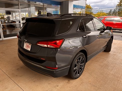 Used 2022 Chevrolet Equinox RS w/ RS Leather Package image 5