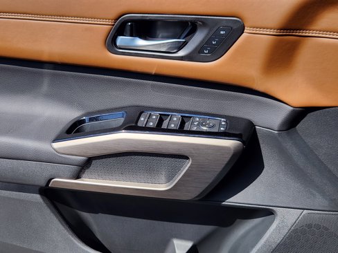 New 2025 Nissan Pathfinder Platinum w/ Cargo Package image 7