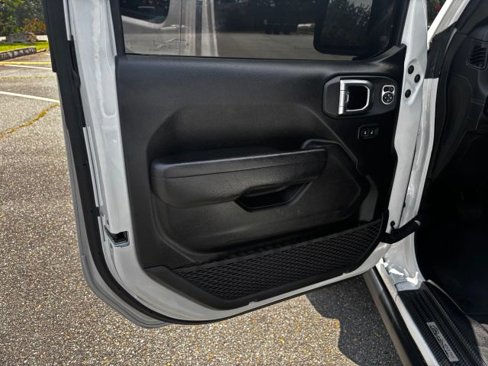 Used 2024 Jeep Wrangler Unlimited Rubicon image 11
