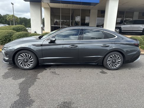 New 2025 Hyundai Sonata Limited image 2