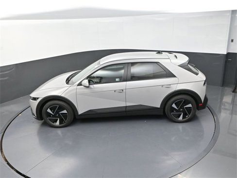 New 2025 Hyundai Ioniq 5 SE image 25