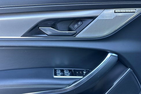 Used 2023 Jaguar XF R-Dynamic SE image 10