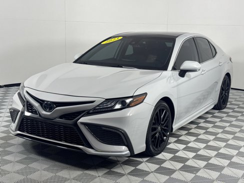 Used 2023 Toyota Camry XSE image 10