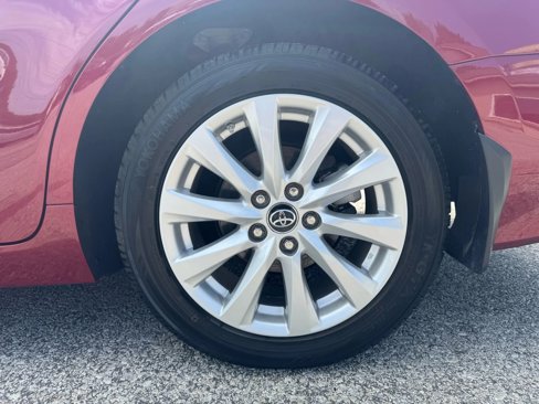 Used 2019 Toyota Camry LE image 23