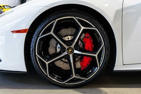 Used 2021 Lamborghini Huracan EVO image 11