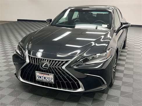 Certified 2024 Lexus ES 300h w/ Premium Package image 2
