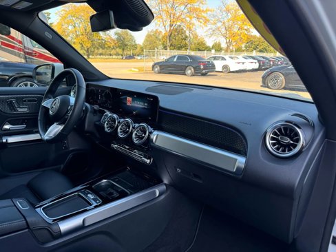 Used 2024 Mercedes-Benz GLB 250 4MATIC w/ Exclusive Package image 28