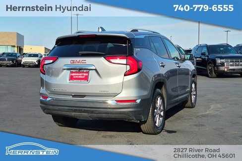 Used 2024 GMC Terrain SLT image 32