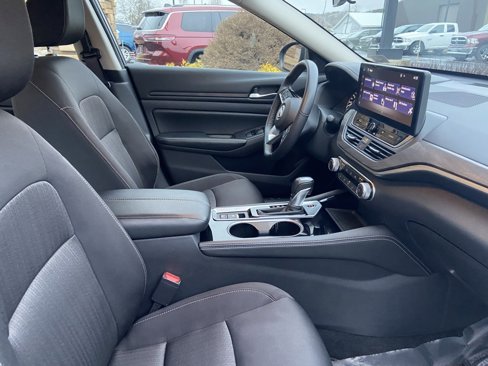 Used 2024 Nissan Altima 2.5 SV w/ SV Premium Package image 29