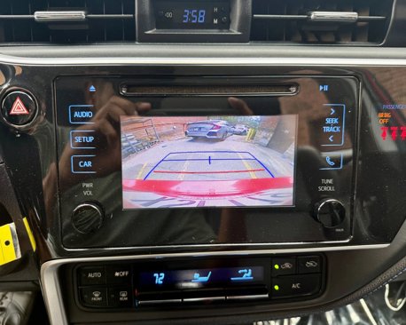 Used 2018 Toyota Corolla SE image 16