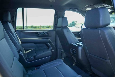 Used 2025 Chevrolet Suburban Z71 image 27