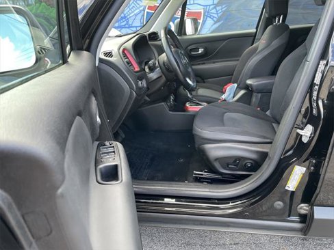 Certified 2020 Jeep Renegade Trailhawk w/ Cold Weather Group image 17