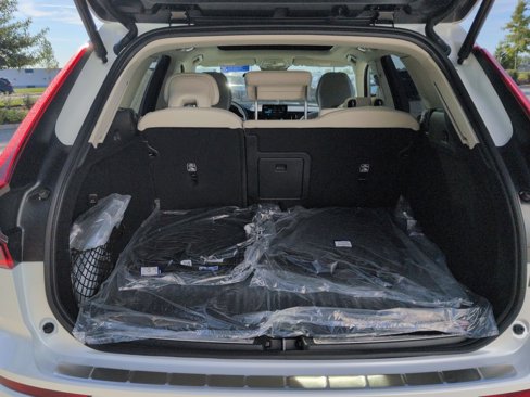 New 2026 Volvo XC60 B5 Ultra w/ Protection Package Premier image 26