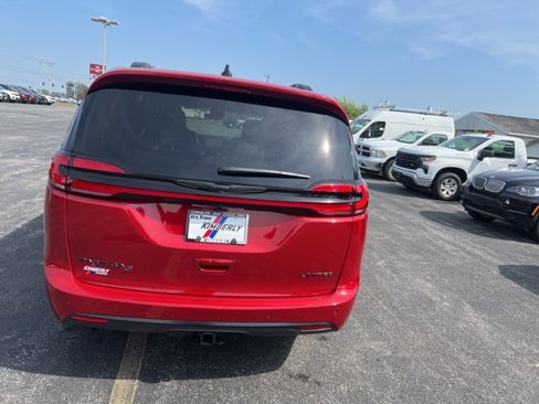 New 2026 Chrysler Pacifica Limited image 5