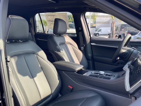 New 2025 Jeep Wagoneer Limited image 18