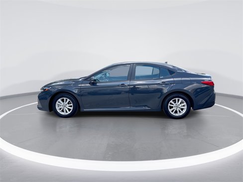 Used 2025 Toyota Camry LE image 4