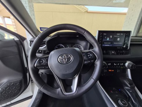 Used 2021 Toyota RAV4 XLE image 11