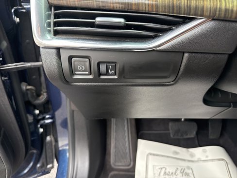 Used 2019 Cadillac XT4 Premium Luxury image 18