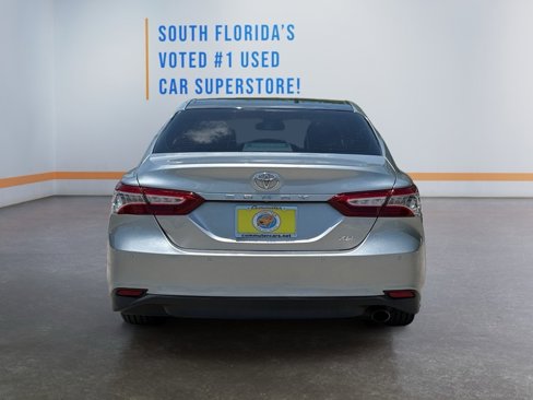 Used 2018 Toyota Camry XLE image 4