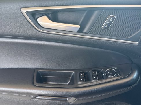 Used 2024 Ford Edge SEL image 9
