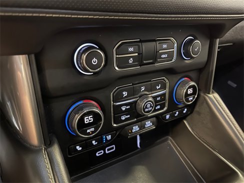 Used 2023 Chevrolet Suburban Premier image 21