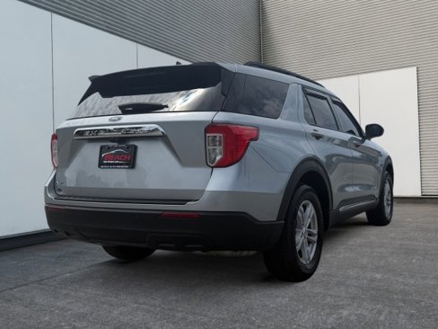 Used 2024 Ford Explorer XLT image 11