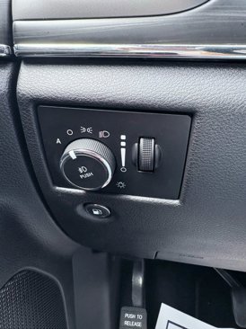 Used 2019 Jeep Grand Cherokee Limited image 30