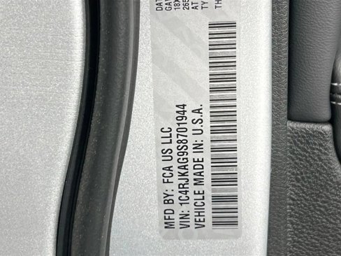 New 2025 Jeep Grand Cherokee L Laredo image 33