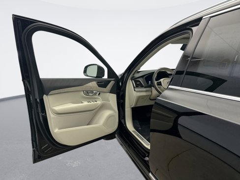 Used 2025 Volvo XC90 B5 Plus w/ Protection Package Premier image 9