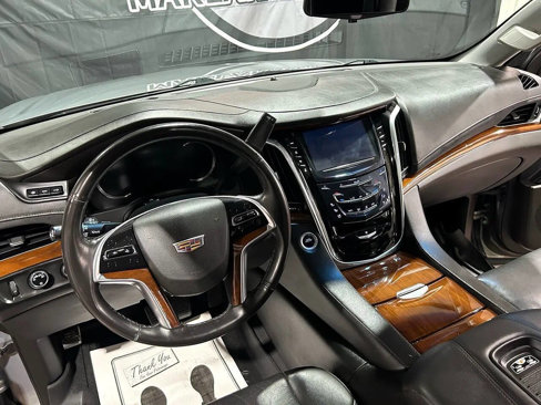 Used 2019 Cadillac Escalade ESV Luxury image 4