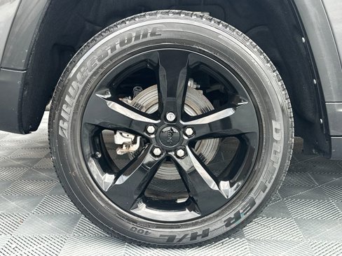 Used 2022 Jeep Grand Cherokee Altitude image 25