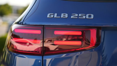 Certified 2025 Mercedes-Benz GLB 250 image 21