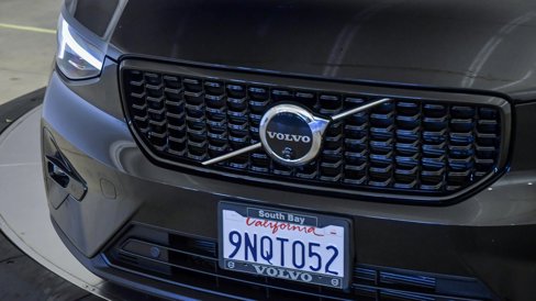 Certified 2025 Volvo XC40 B5 Plus w/ Climate Package image 8