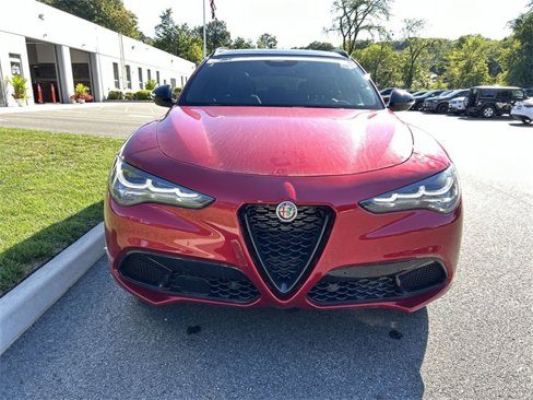 New 2025 Alfa Romeo Stelvio Sprint image 3