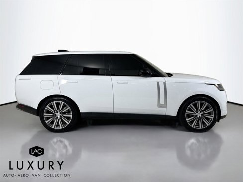 Used 2025 Land Rover Range Rover Autobiography image 3