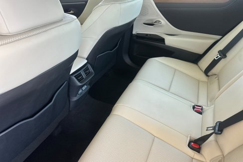 New 2025 Lexus ES 300h w/ Premium Package image 12