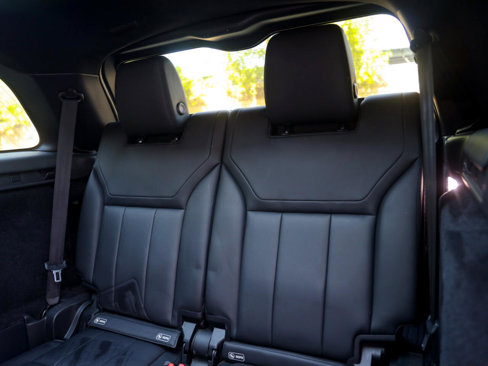 Used 2020 Land Rover Discovery Landmark image 19