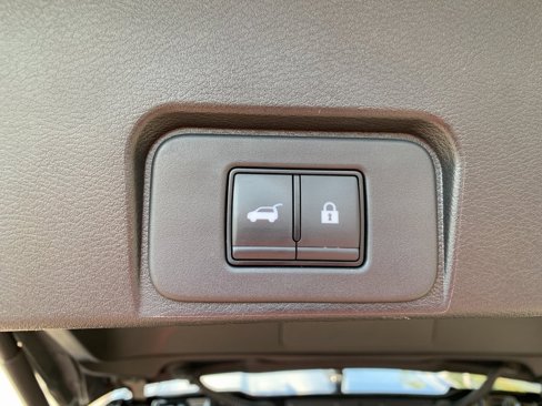Used 2024 Nissan Rogue SV image 8